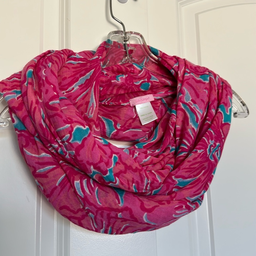 Lilly Pulitzer Riley Infinity Scarf - Picture 1 of 3